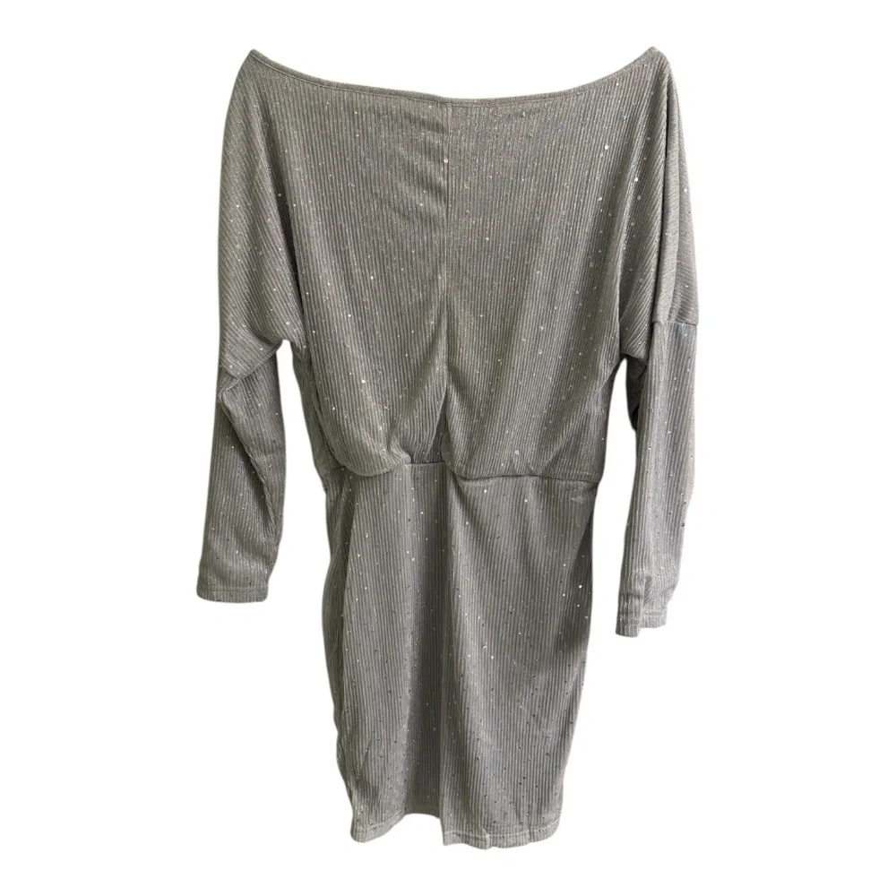 Women’s Long Sleeve Waist Cinched Dress. - Picture 4 of 9